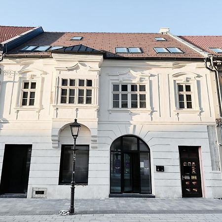 Hviezdoslavova Apartments, Trnava Centre, Parking Available מראה חיצוני תמונה