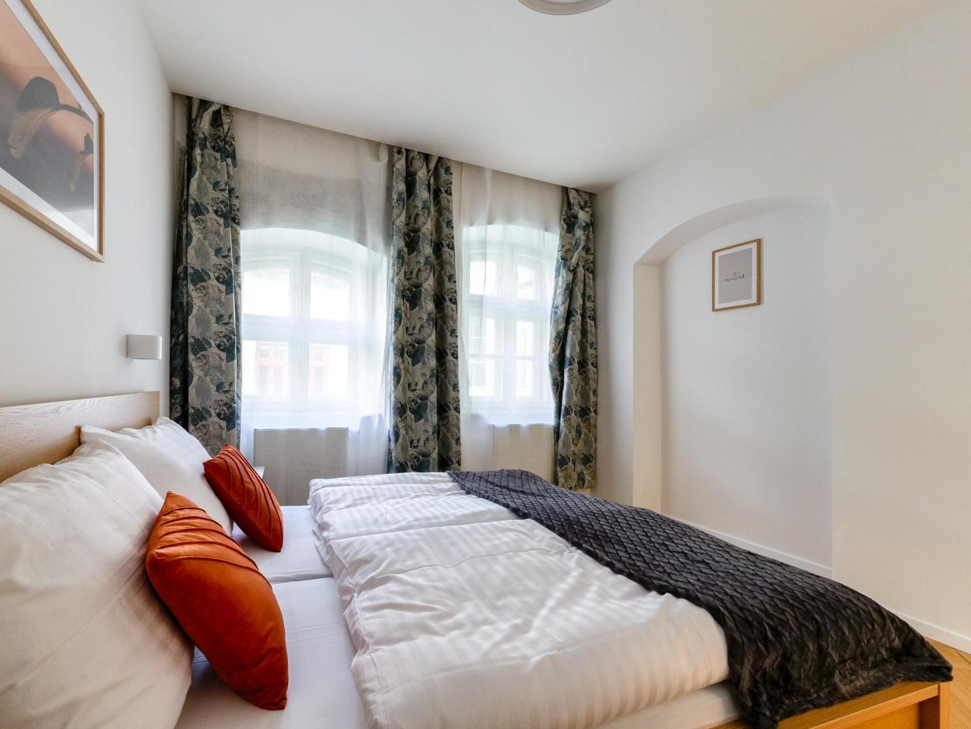 Hviezdoslavova Apartments, Trnava Centre, Parking Available מראה חיצוני תמונה