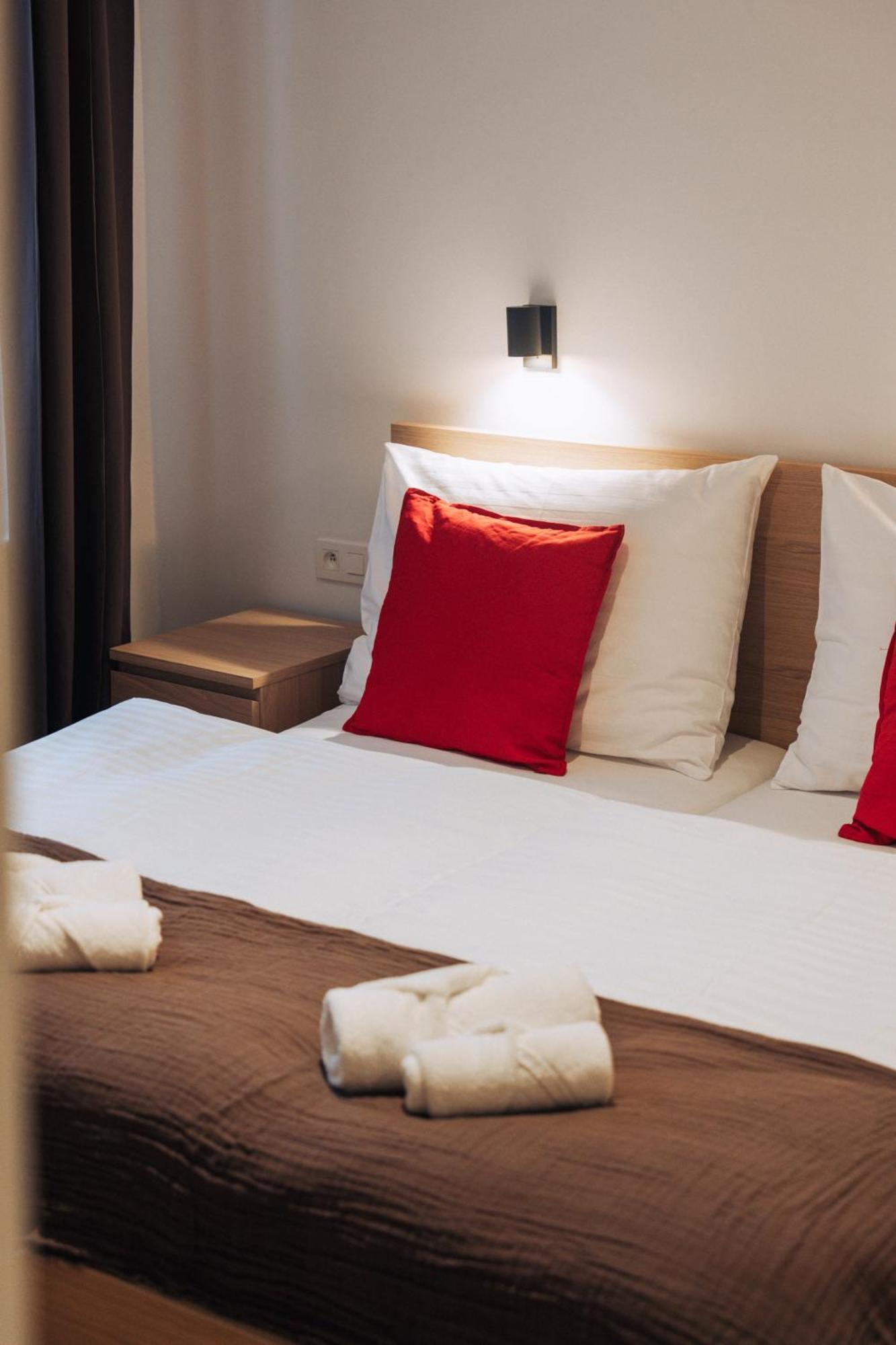 Hviezdoslavova Apartments, Trnava Centre, Parking Available מראה חיצוני תמונה