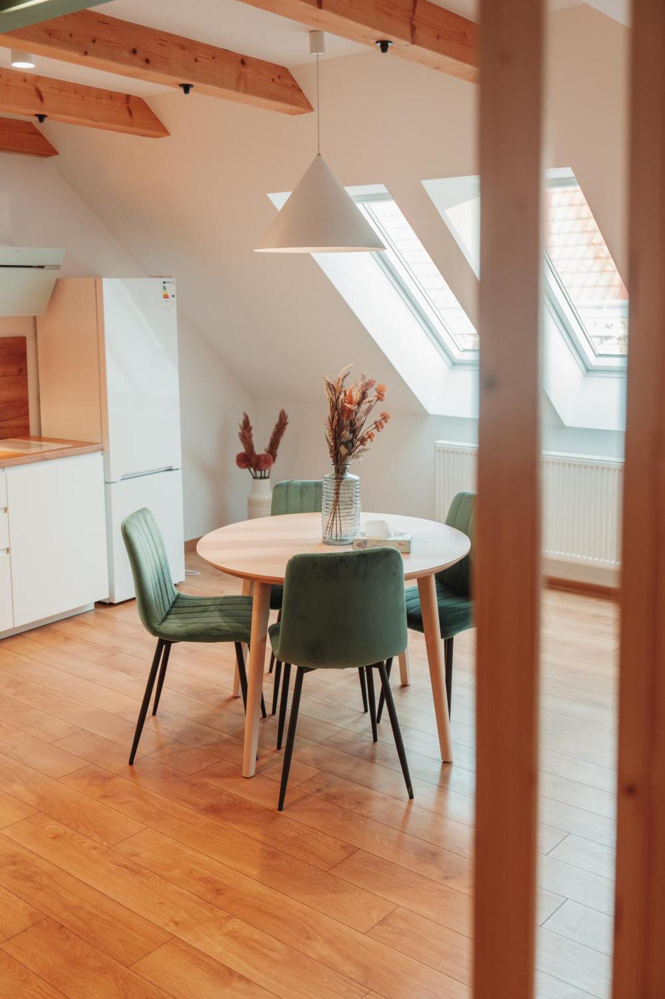 Hviezdoslavova Apartments, Trnava Centre, Parking Available מראה חיצוני תמונה