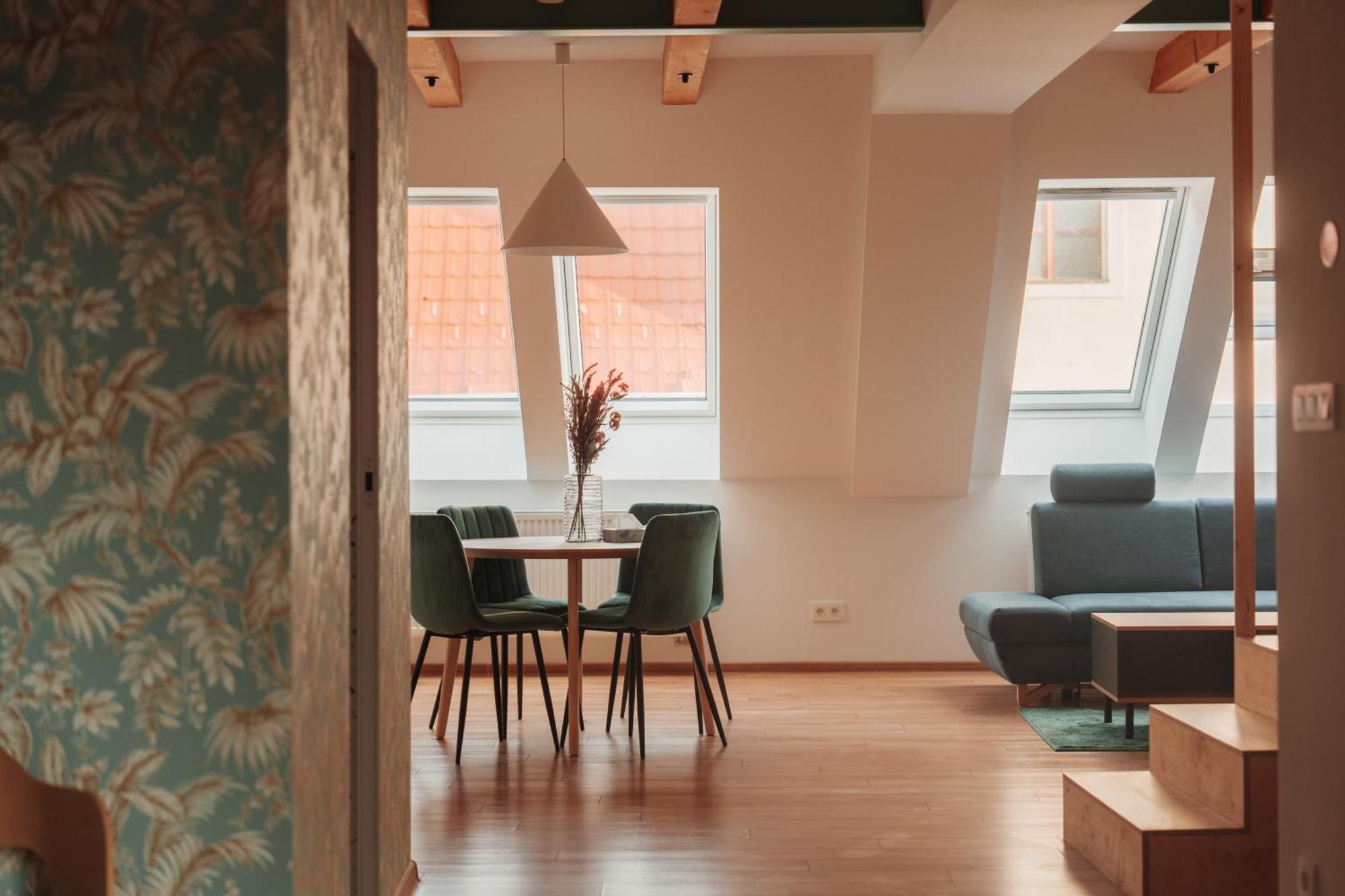 Hviezdoslavova Apartments, Trnava Centre, Parking Available מראה חיצוני תמונה