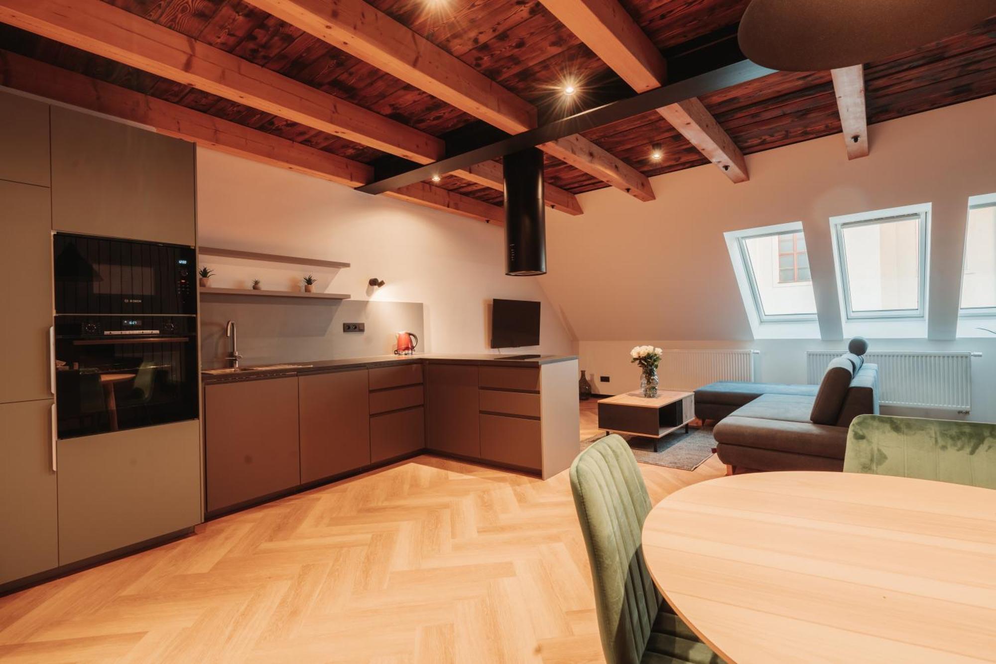 Hviezdoslavova Apartments, Trnava Centre, Parking Available מראה חיצוני תמונה