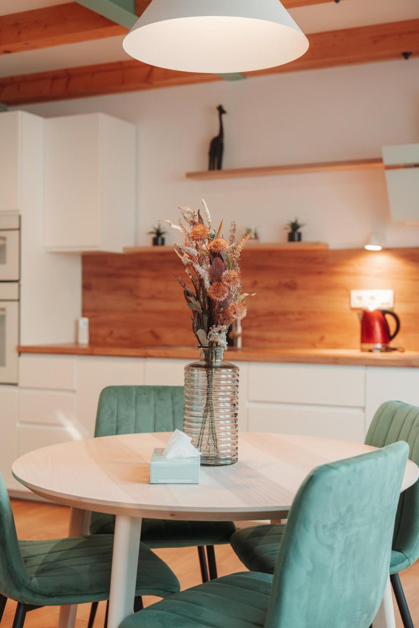 Hviezdoslavova Apartments, Trnava Centre, Parking Available מראה חיצוני תמונה