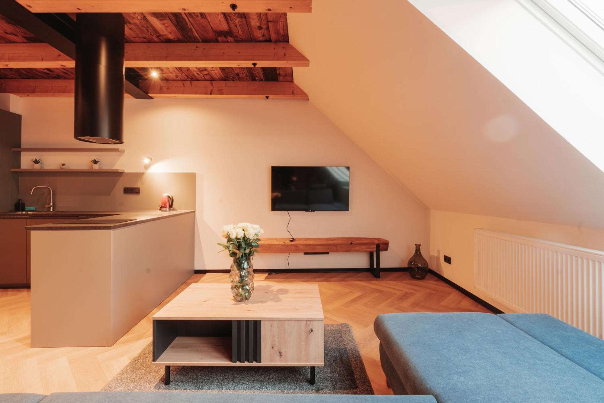 Hviezdoslavova Apartments, Trnava Centre, Parking Available מראה חיצוני תמונה