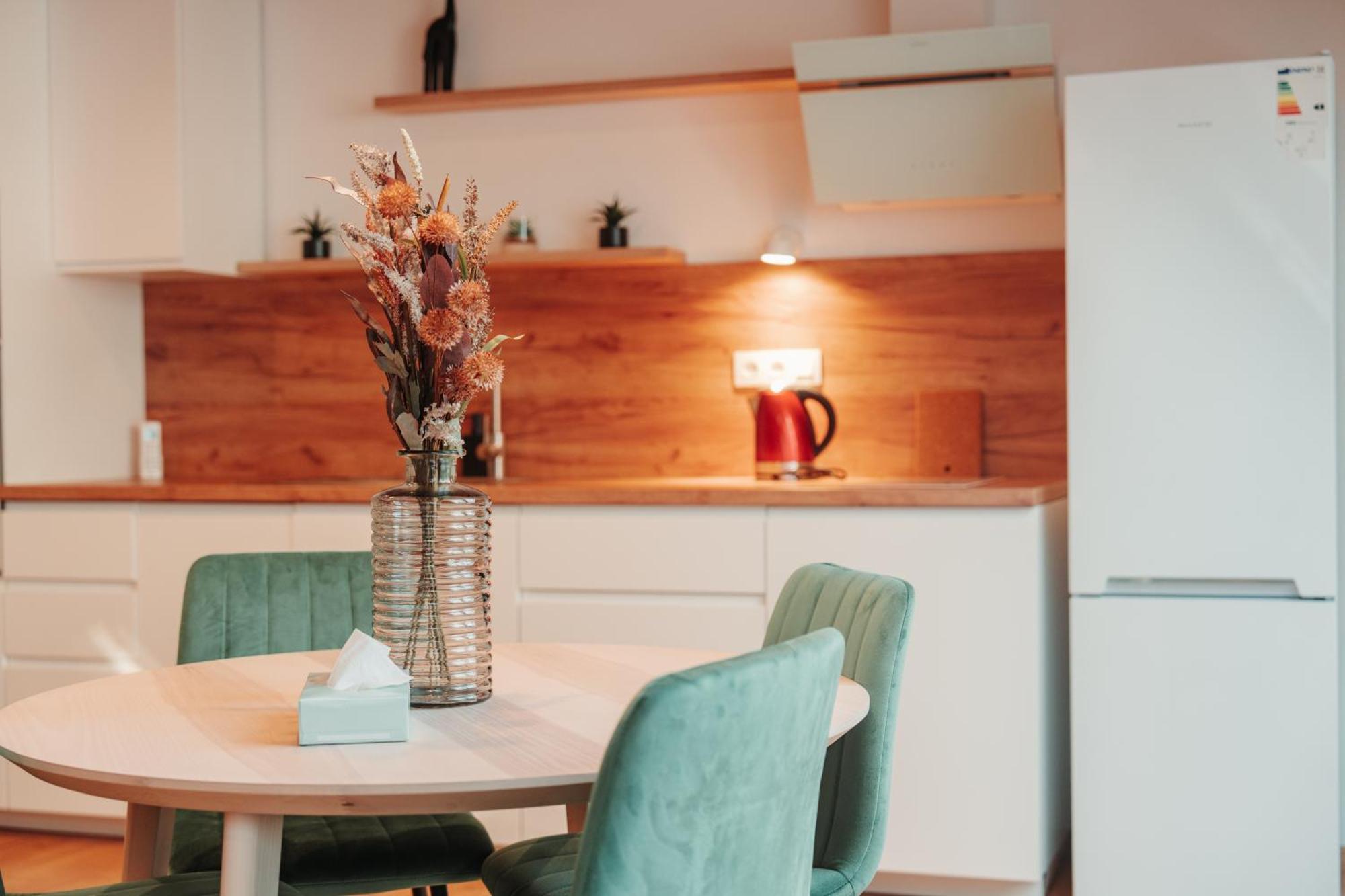 Hviezdoslavova Apartments, Trnava Centre, Parking Available מראה חיצוני תמונה