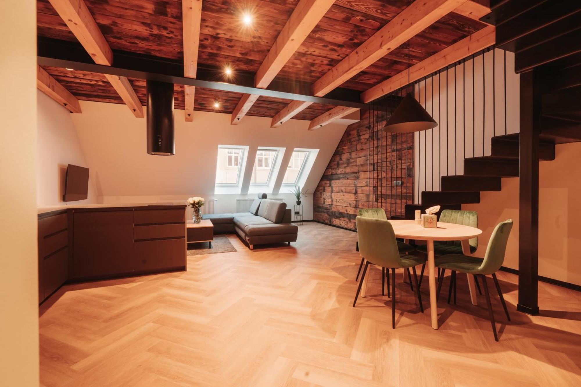 Hviezdoslavova Apartments, Trnava Centre, Parking Available מראה חיצוני תמונה