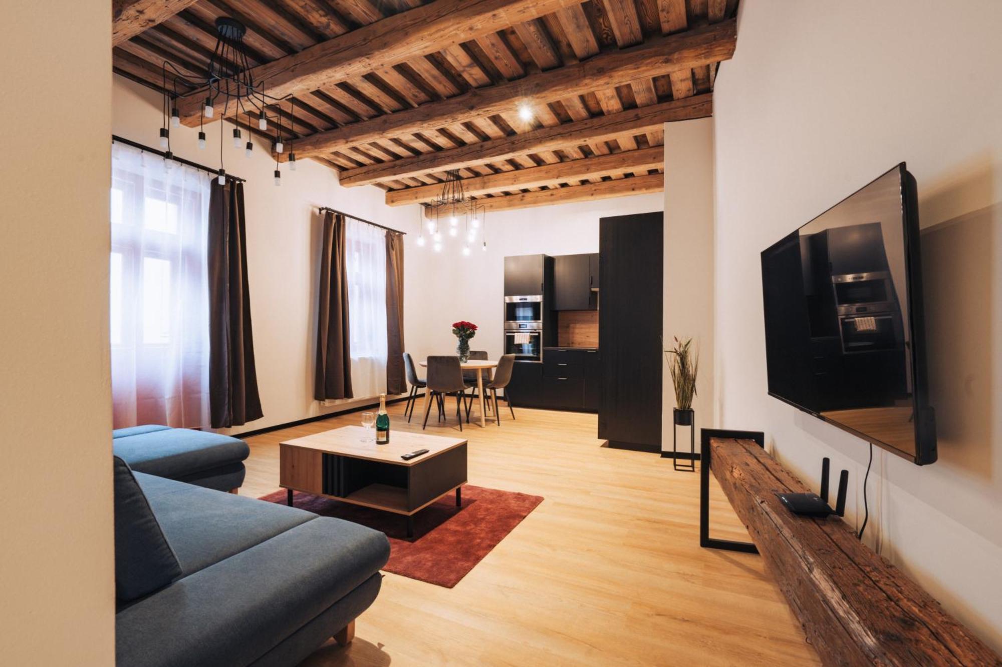 Hviezdoslavova Apartments, Trnava Centre, Parking Available מראה חיצוני תמונה