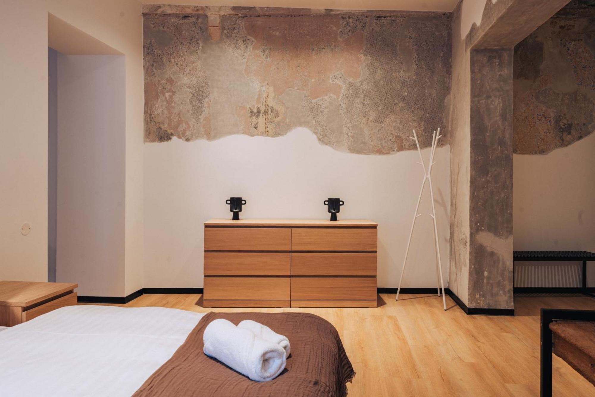 Hviezdoslavova Apartments, Trnava Centre, Parking Available מראה חיצוני תמונה