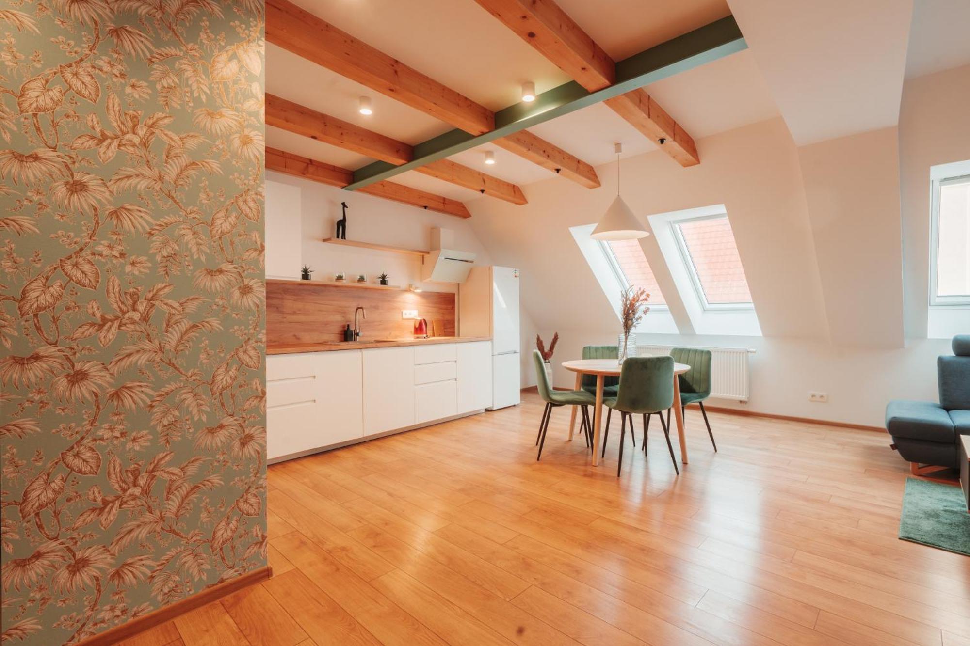 Hviezdoslavova Apartments, Trnava Centre, Parking Available מראה חיצוני תמונה