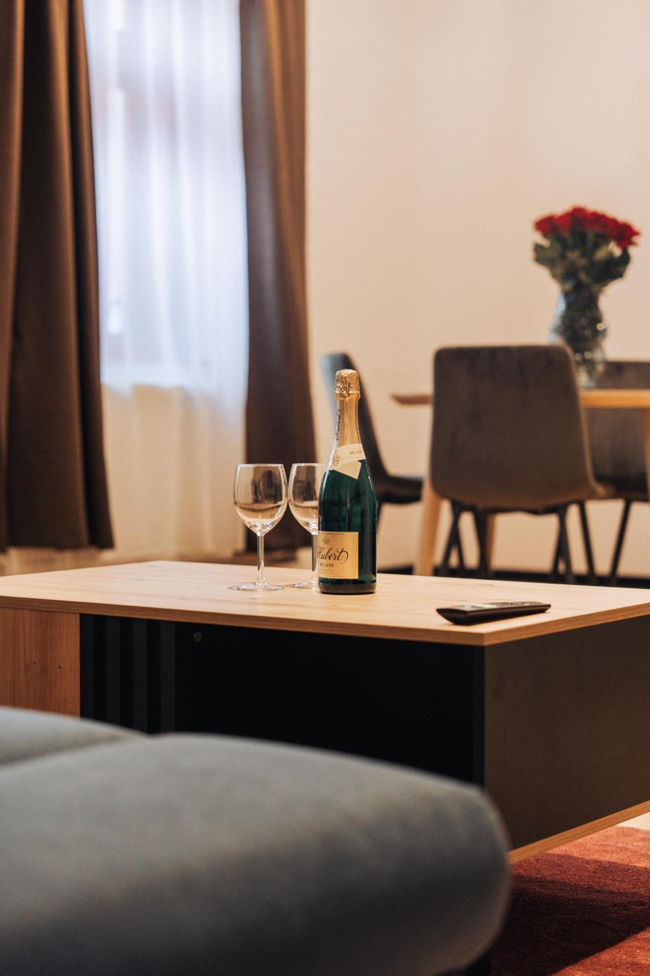 Hviezdoslavova Apartments, Trnava Centre, Parking Available מראה חיצוני תמונה